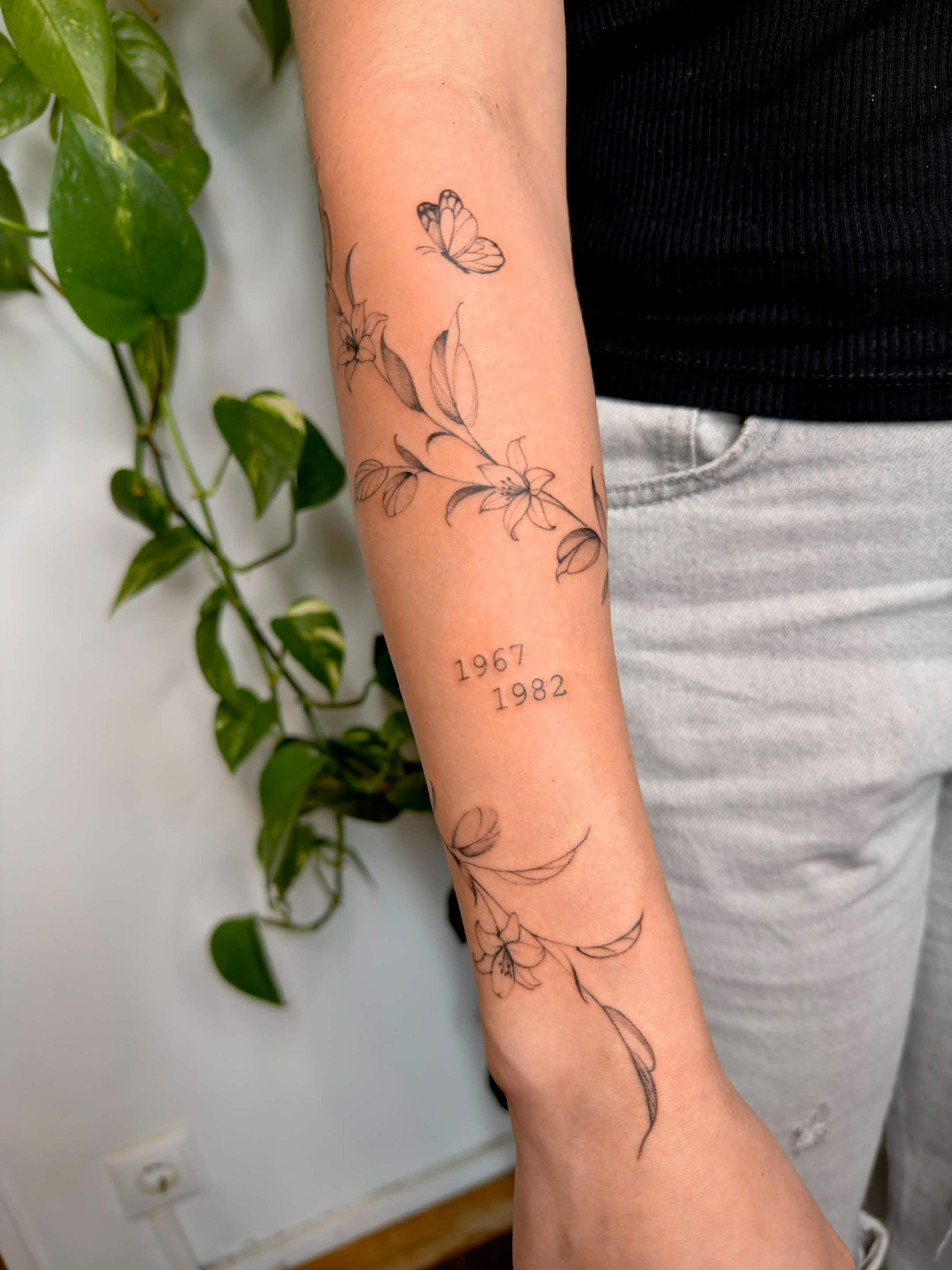 Floral fine line, ante braço